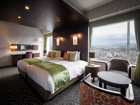 Royal Suite, Non Smoking | Desk, iron/ironing board, free cribs/infant beds, free WiFi. Hotel Nikko Oita Oasis Tower