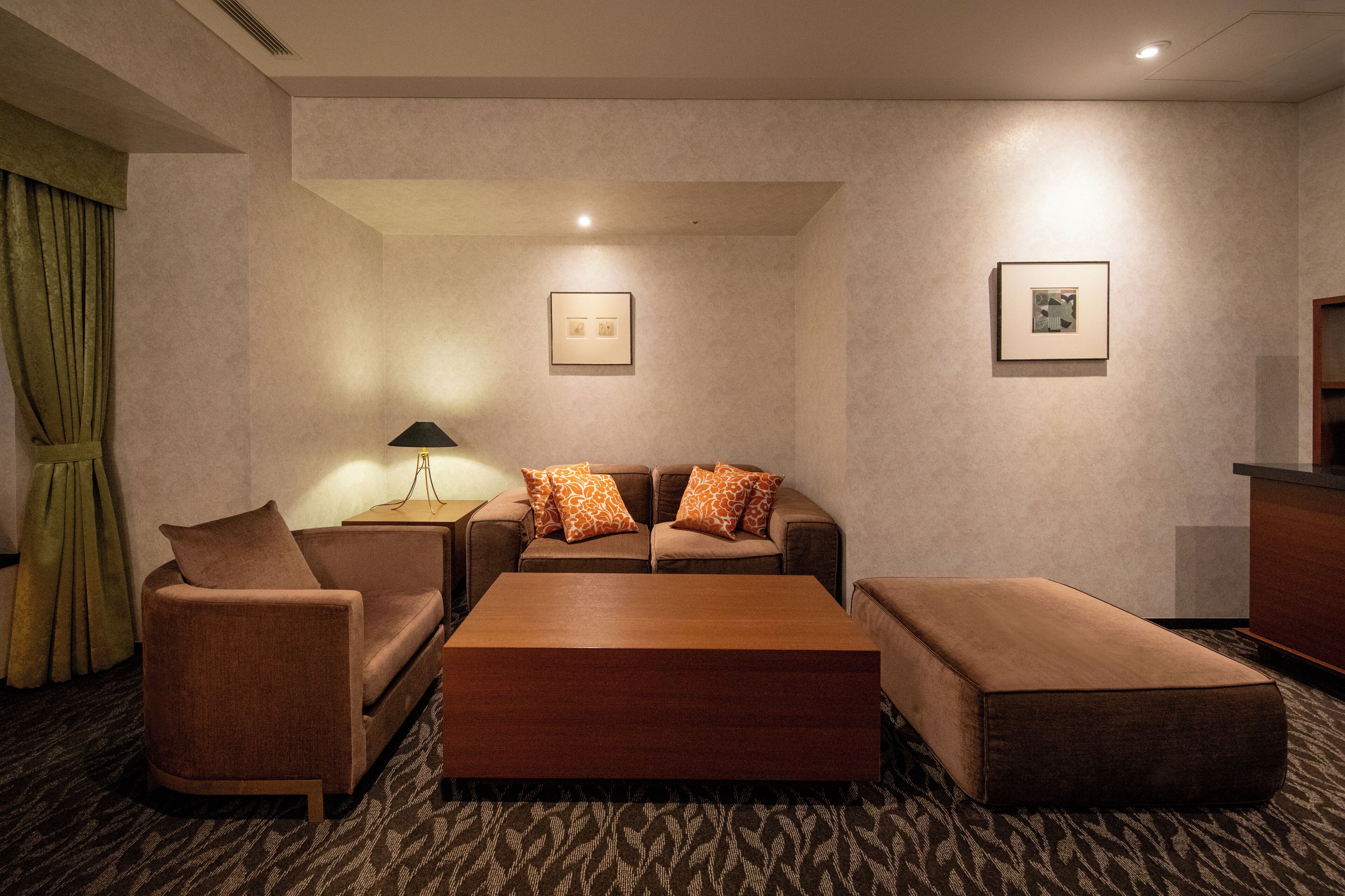 royal suite, non smoking | 1 bedroom, desk, iron/ironing board, free cots/infant beds