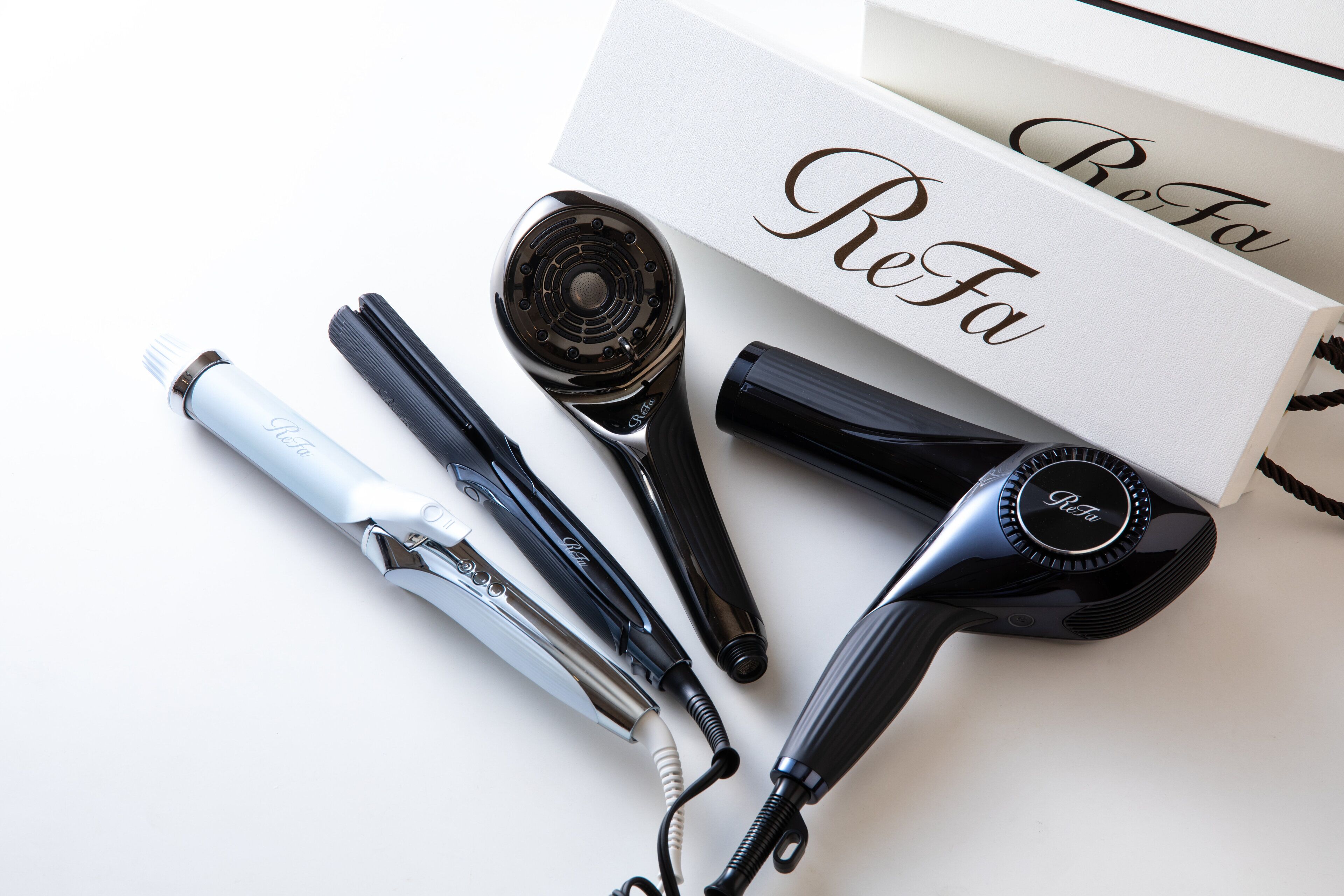 combined shower/bathtub, deep-soaking bathtub, free toiletries