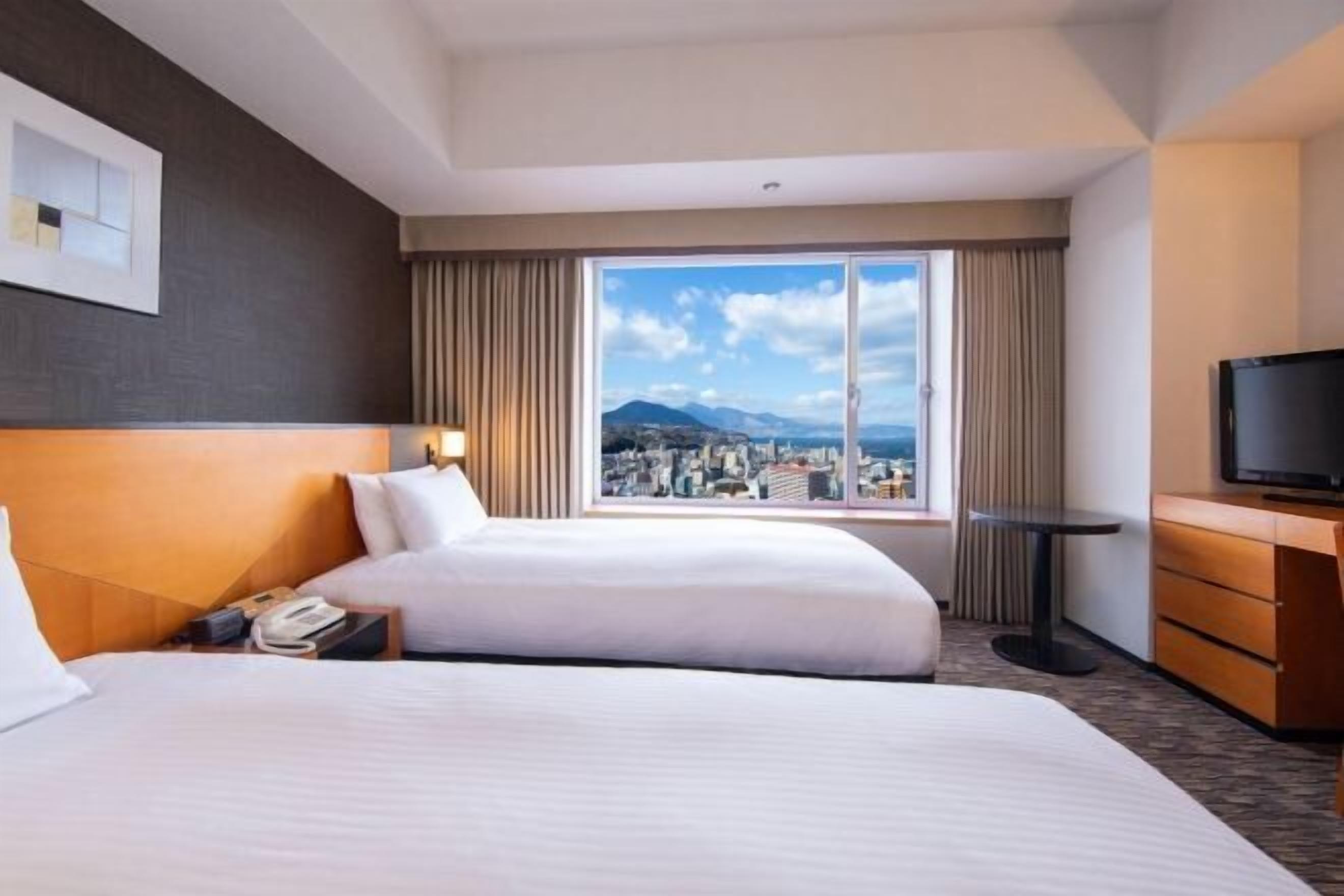 โต๊ะทำงาน, เตารีด/โต๊ะรีดผ้า, เปล/เตียงเด็กอ่อน (ฟรี), Wi-Fi ฟรี