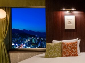 1 Schlafzimmer, Schreibtisch, Bügeleisen/Bügelbrett