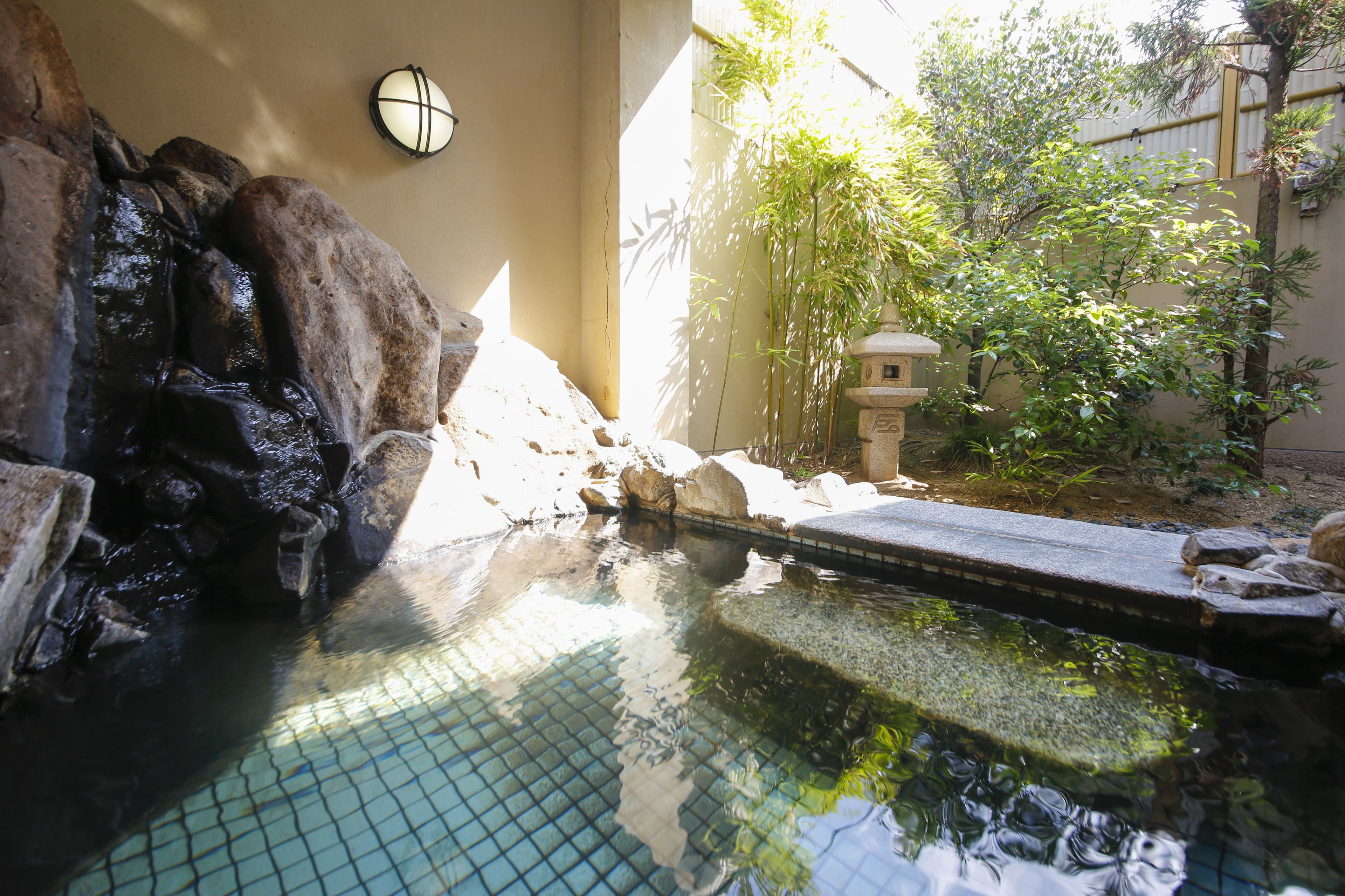 sauna, hot tub, hot springs/mineral springs