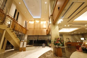 A spacious lobby with a grand staircase, a reception desk, and a seating area. - Ako Park Hotel (Ako)