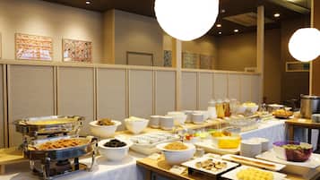 Petit déjeuner buffet (1080 JPY par personne)