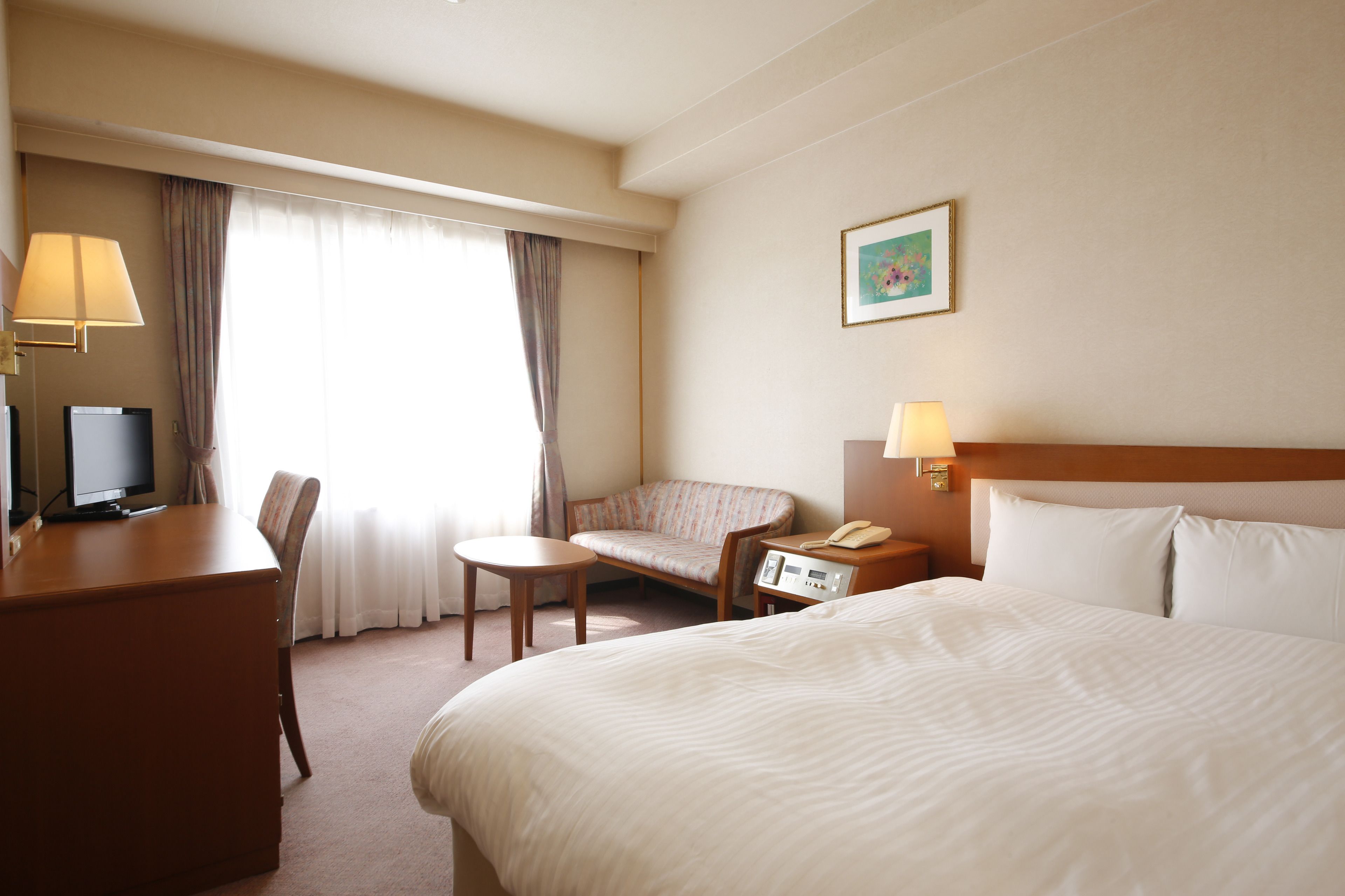 in-room safe, desk, soundproofing, iron/ironing board