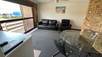 Deluxe Apartment | Living area | Flat-screen TV