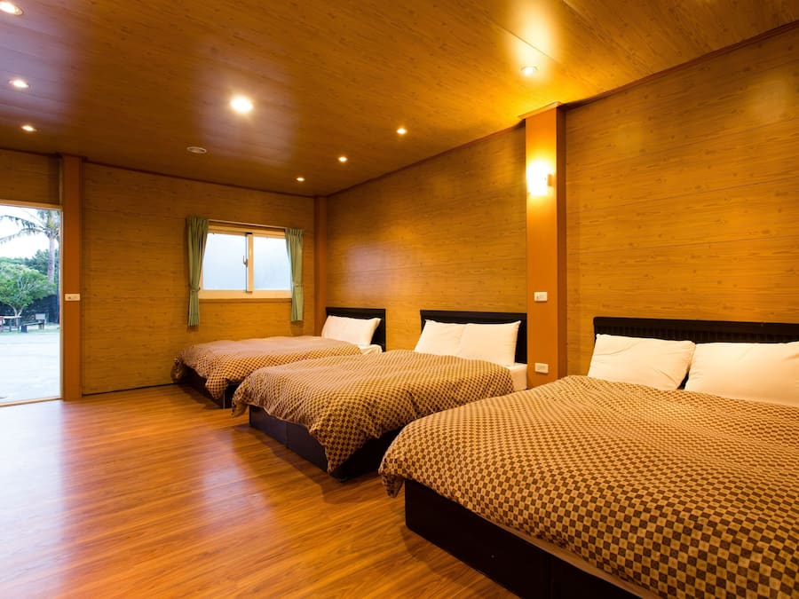 Family Room (six people)