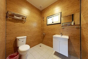 Elite Quadruple Room, 2 Double Beds | Bathroom | Shower, rainfall showerhead, free toiletries, hair dryer - Kenting Dajianshan Wilderness Bungalow (Hengchun)