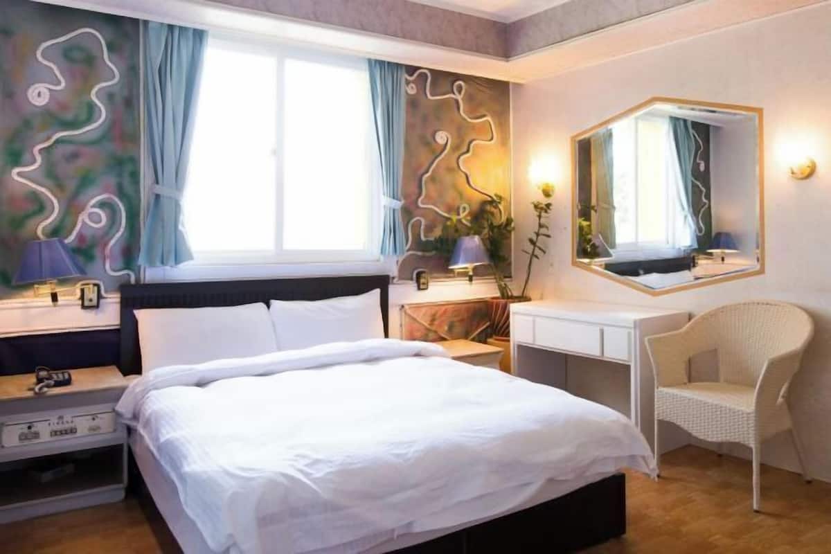 Desk, rollaway beds, free WiFi, bed sheets