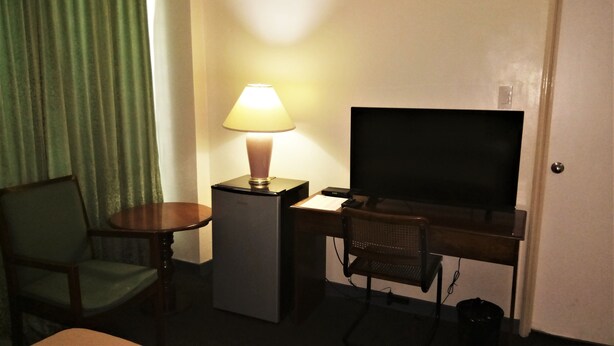Deluxe Quadruple Room, 2 Double Beds | Desk, WiFi (free), bed sheets - Adriatico Arms Hotel (Manila)