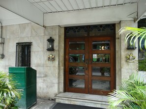 Property entrance - Adriatico Arms Hotel (Manila)
