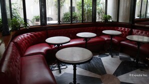 2 restaurants; breakfast, lunch, and dinner served - Adriatico Arms Hotel (Manila)