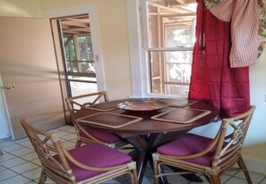 House, 3 Bedrooms | In-room dining