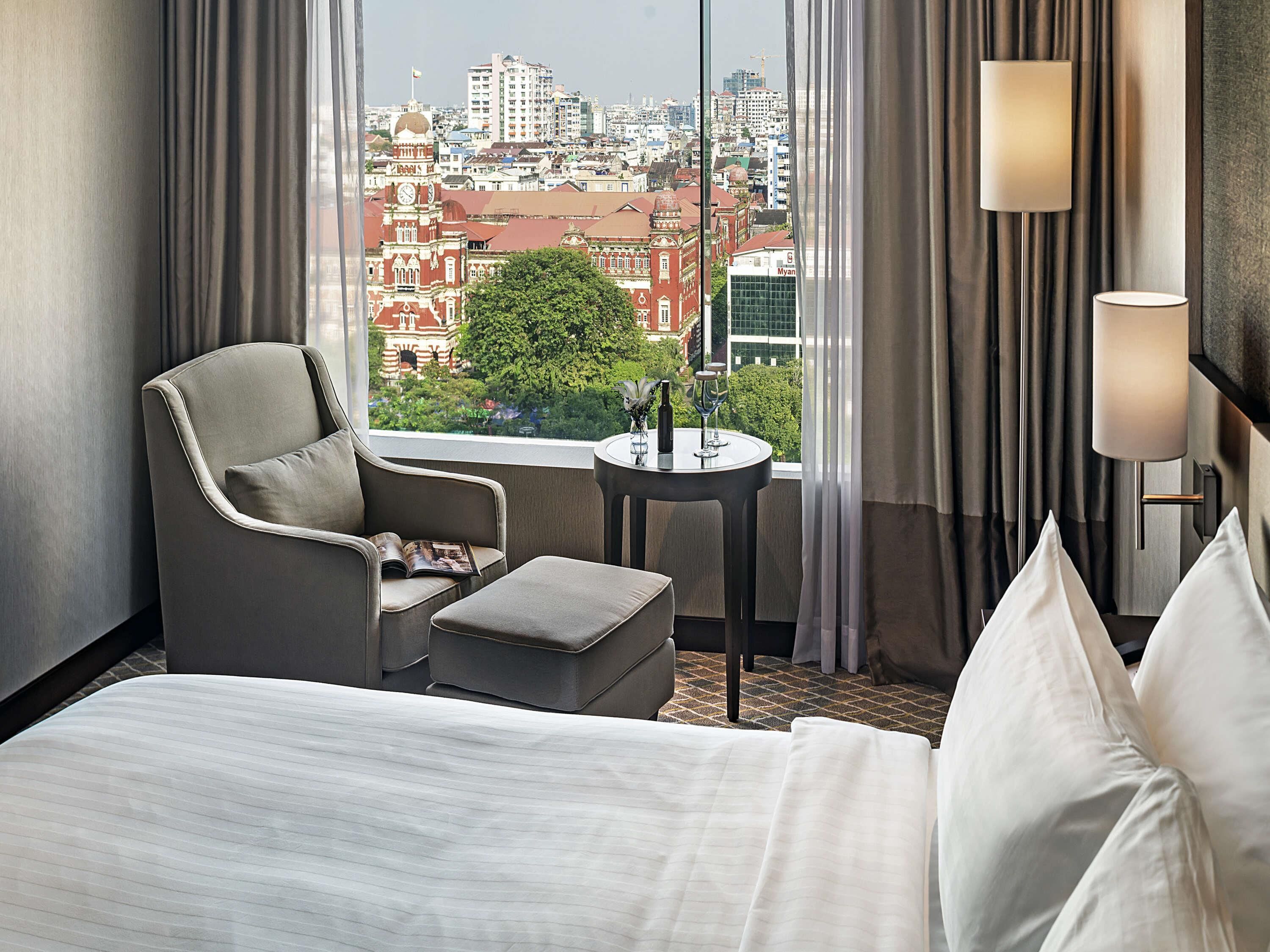 Chambre Deluxe, 1 très grand lit, accès au bar-salon | Literie de qualité, minibar, coffre-fort, bureau