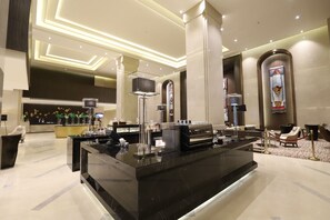 2 bars/lounges, lobby lounge - Pullman Yangon Centrepoint (Yangon)