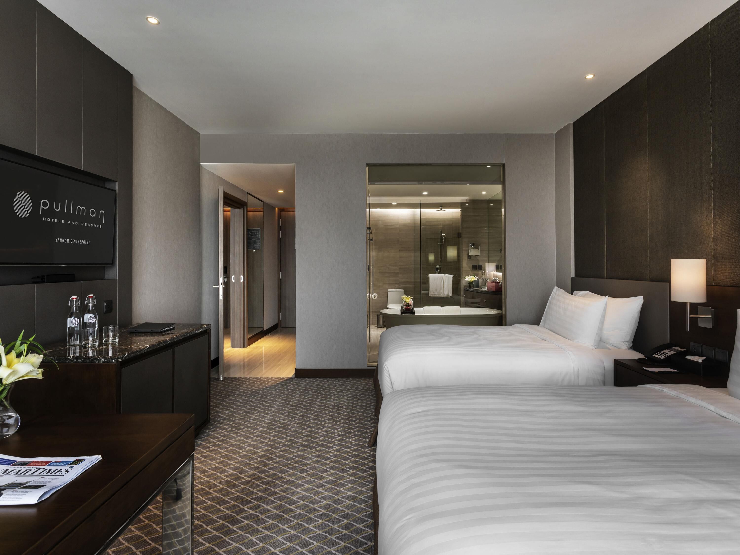 Ropa de cama de alta calidad, minibar, caja fuerte y escritorio