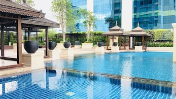 Hồ bơi ngoài trời