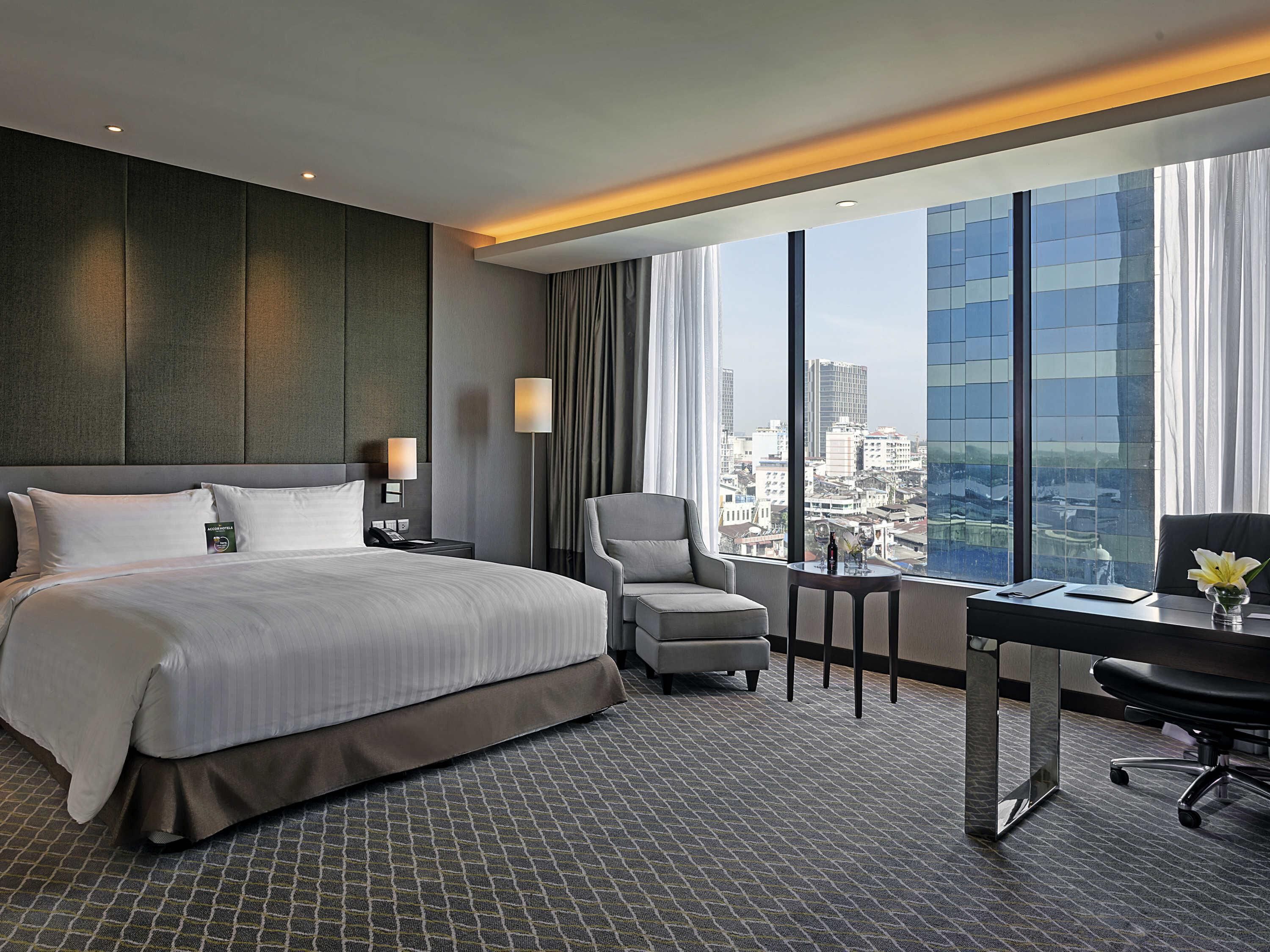 Habitación Deluxe, 1 cama de matrimonio grande (Executive) | Ropa de cama de alta calidad, minibar, caja fuerte y escritorio