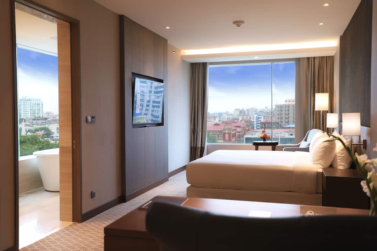 premium bedding, minibar, in-room safe, desk