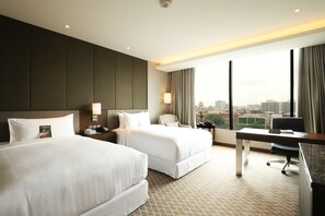 Premium bedding, minibar, in-room safe, desk