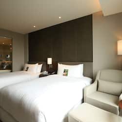 Ropa de cama de alta calidad y minibar