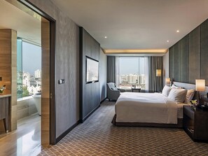 Habitación Deluxe, 1 cama de matrimonio grande (Premium) | Ropa de cama de alta calidad, minibar, caja fuerte y escritorio