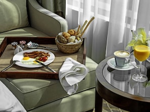 Se ofrece un desayuno bufé todos los días (por un coste adicional)