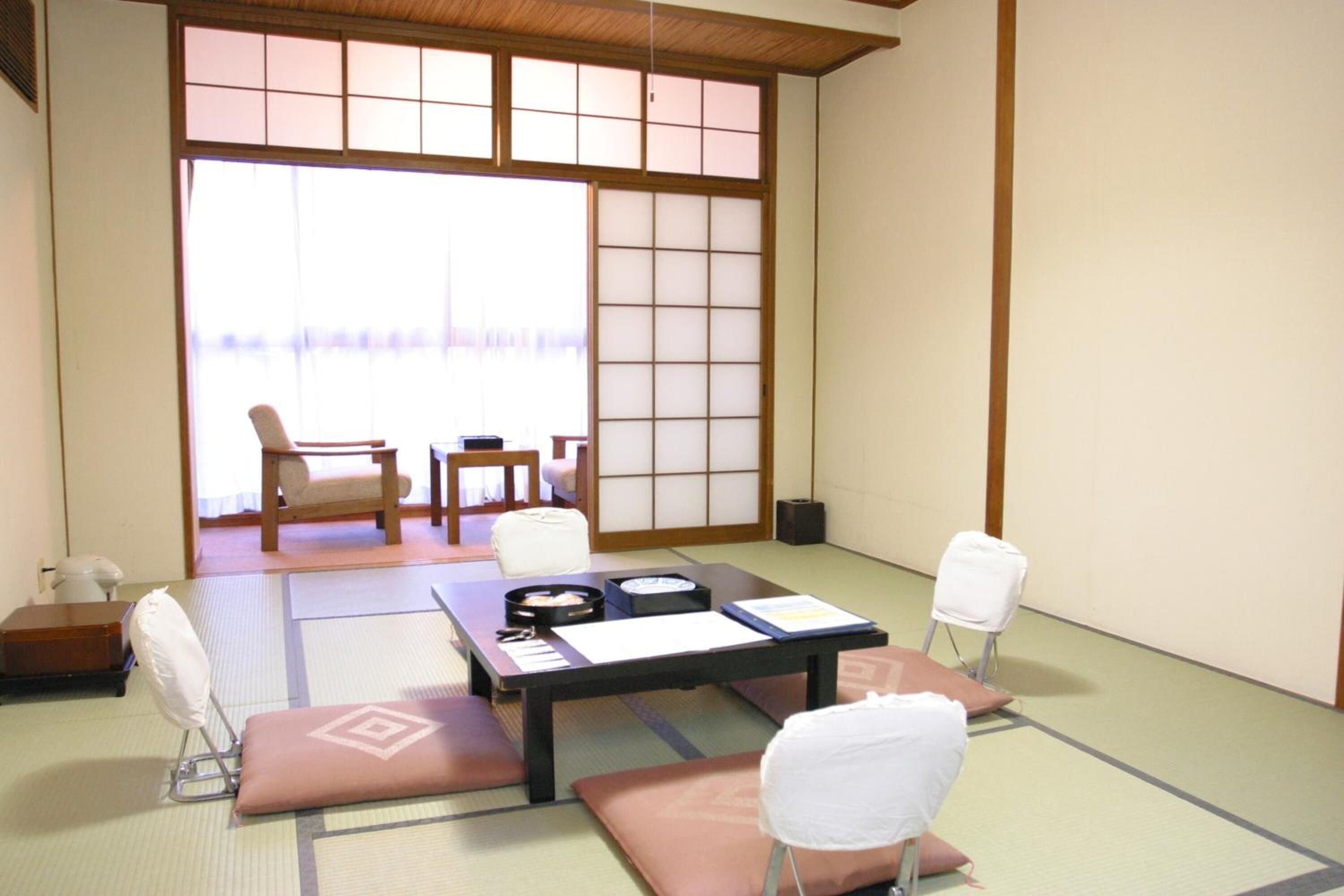 in-room safe, free wifi, bed sheets