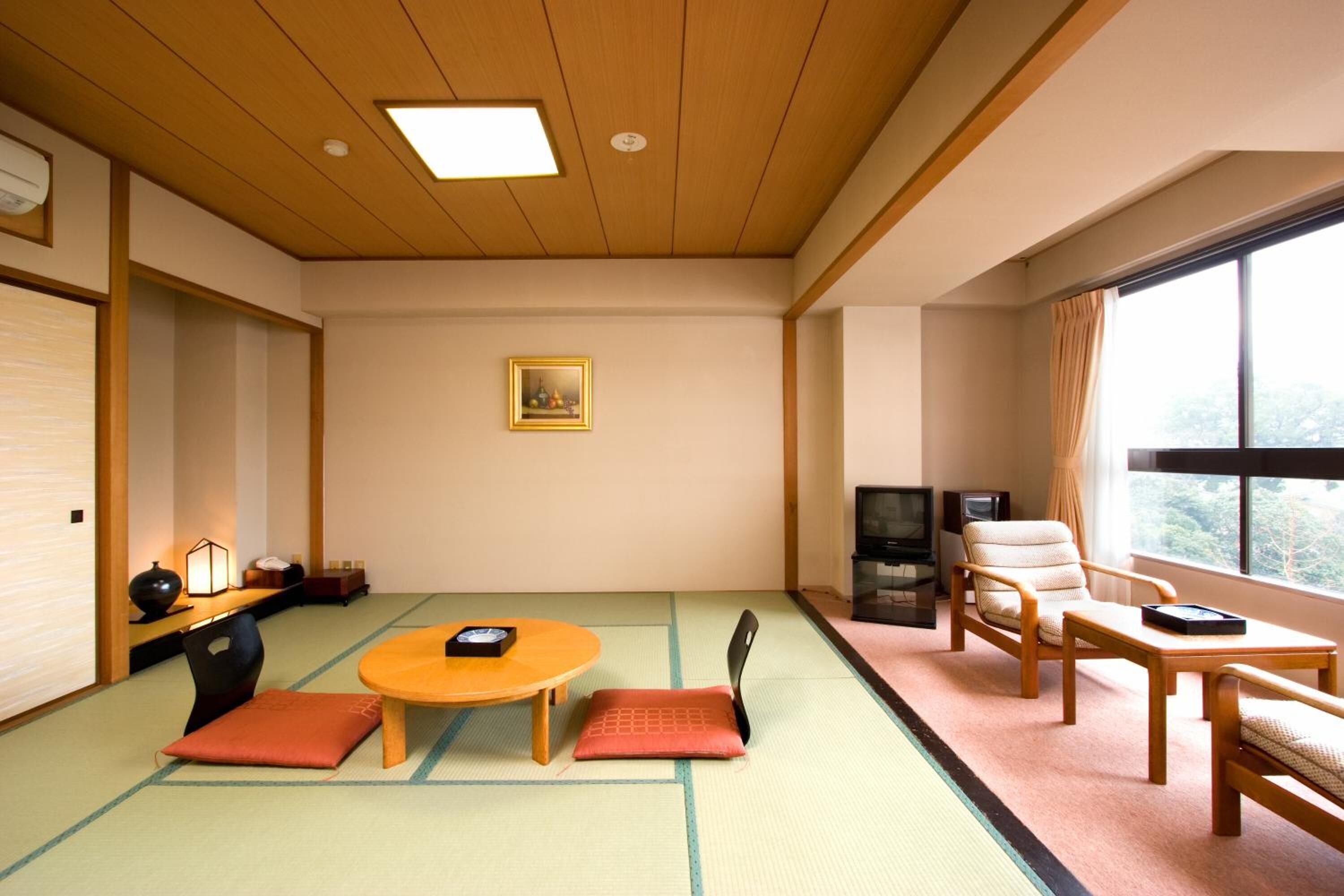 in-room safe, free wifi, bed sheets