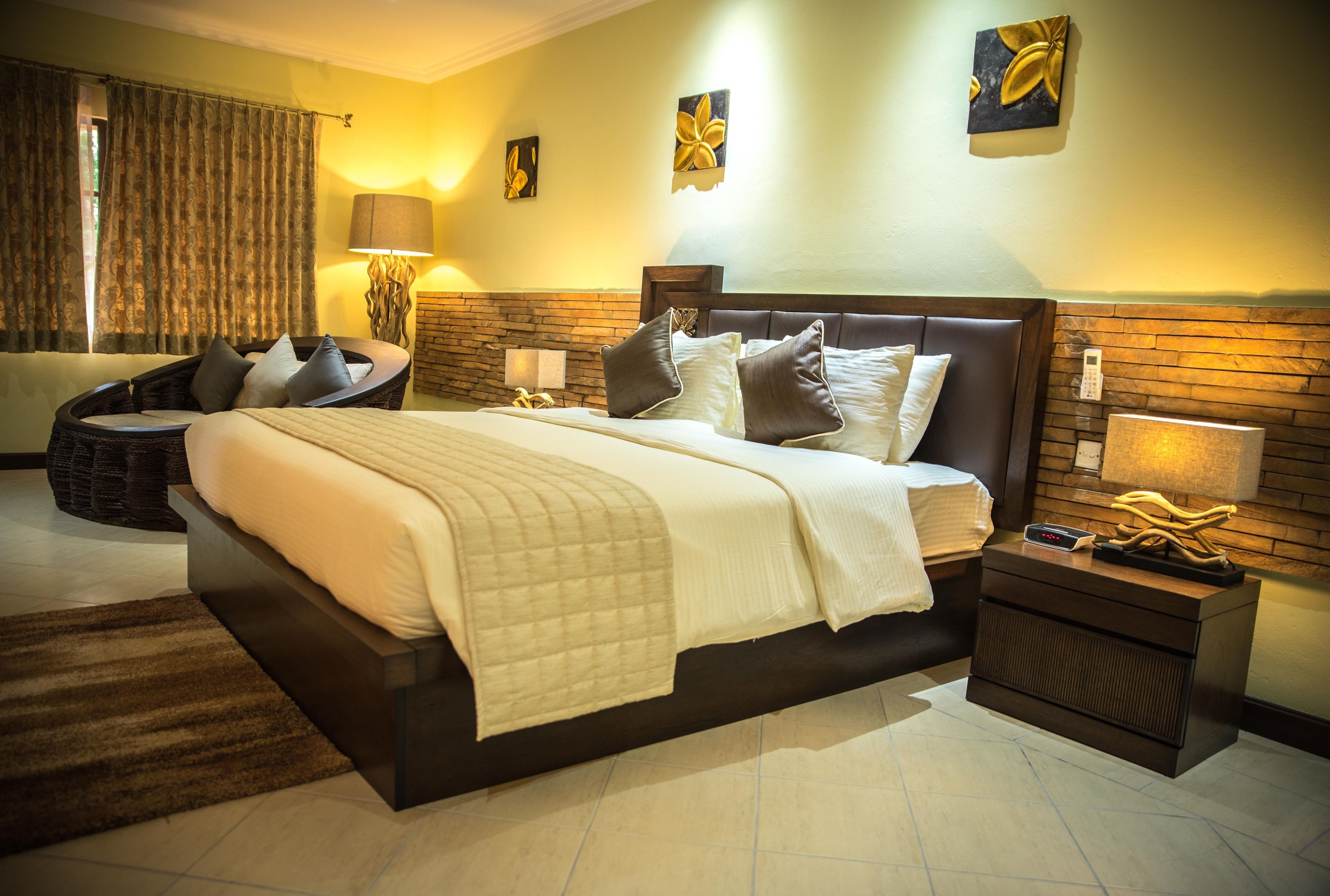 deluxe double room | minibar, in-room safe, cots/infant beds, rollaway beds