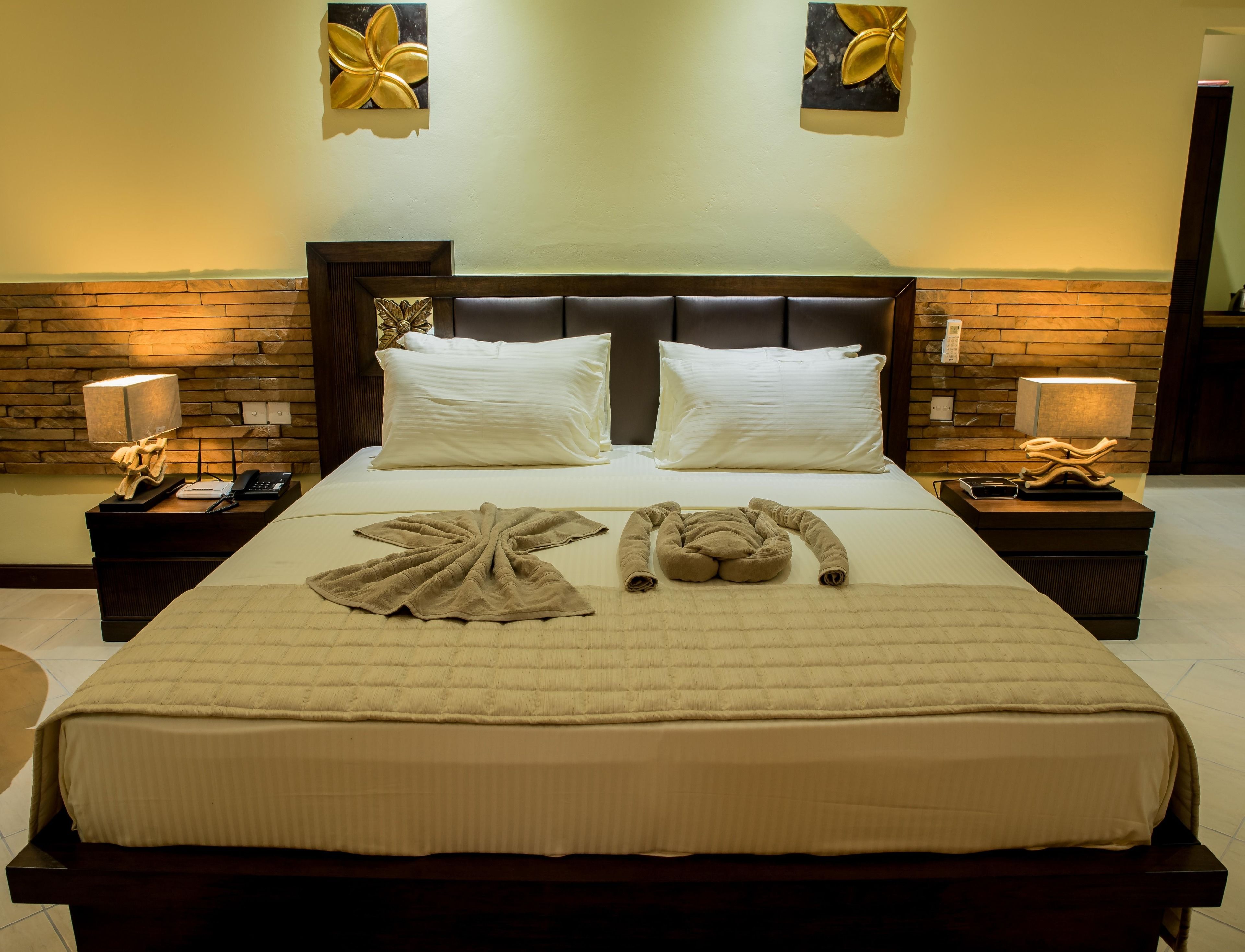 deluxe double room | minibar, in-room safe, cots/infant beds, rollaway beds