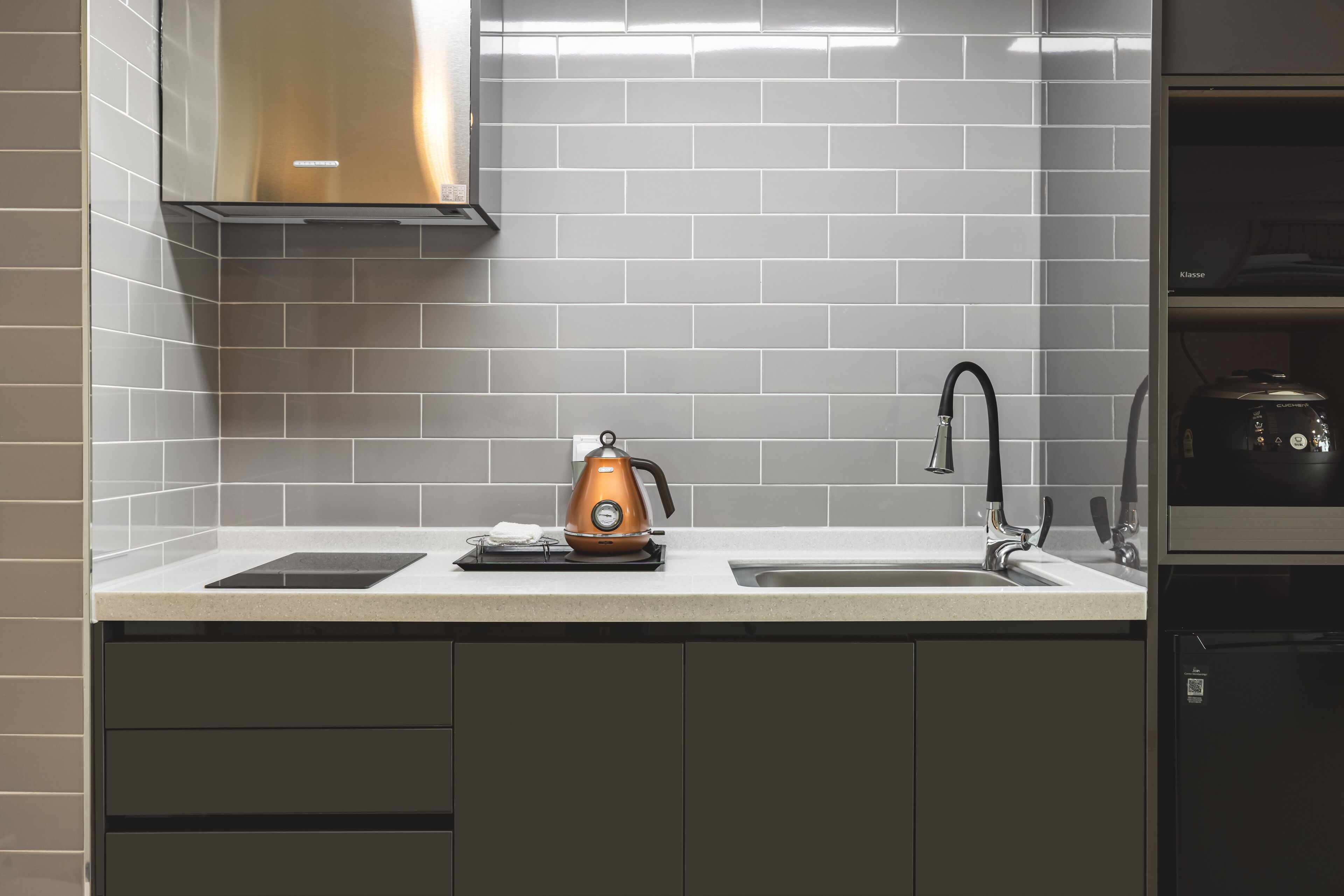 Fridge, stovetop, electric kettle, dining tables