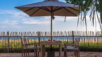 Breakfast, lunch and dinner served