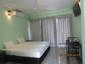 Habitació doble de luxe, 6 dormitoris | Roba de llit d'alta qualitat i escriptori 