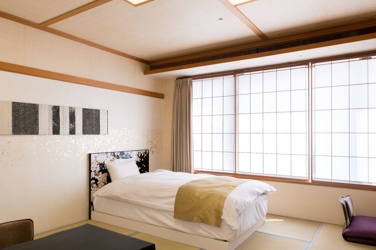 In-room safe, free WiFi, bed sheets