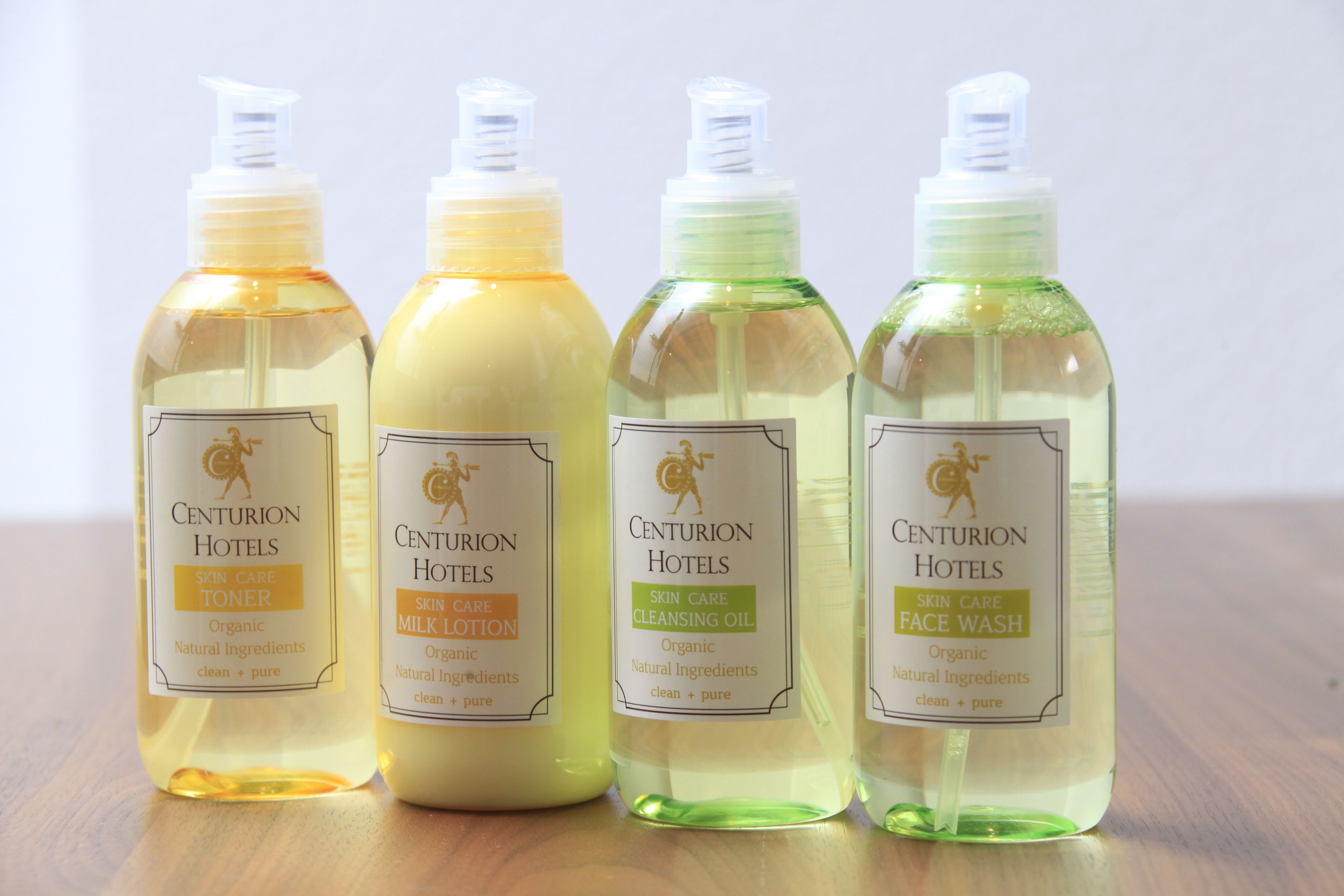 combined shower/bathtub, deep-soaking bathtub, free toiletries