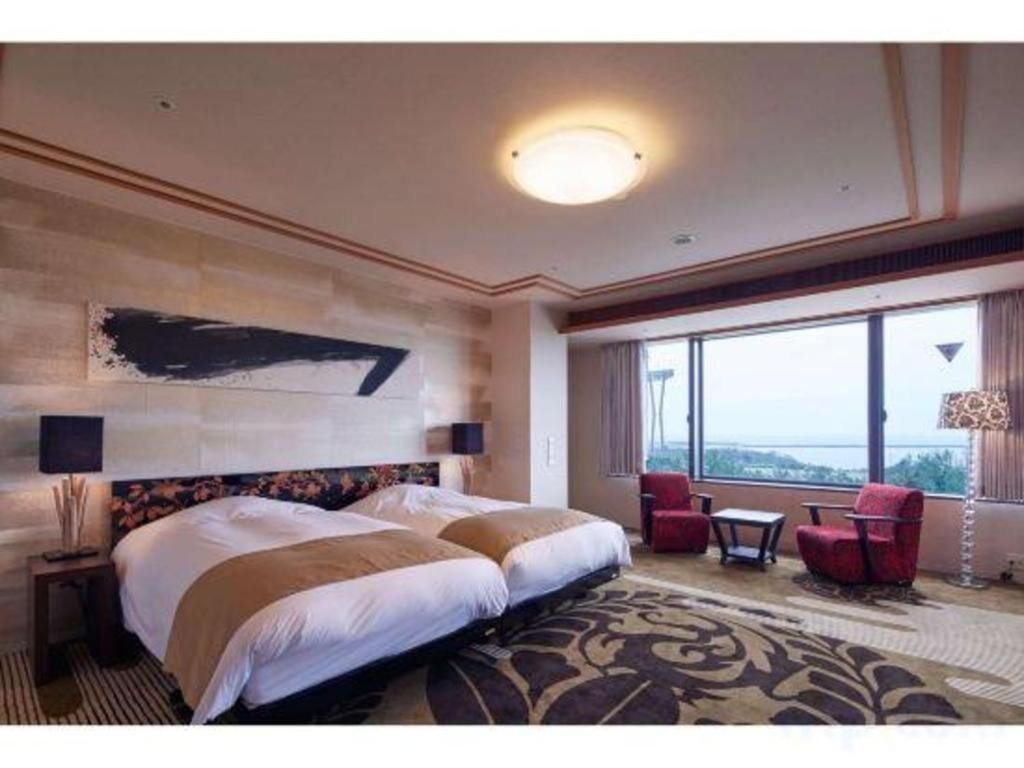 In-room safe, free WiFi, bed sheets