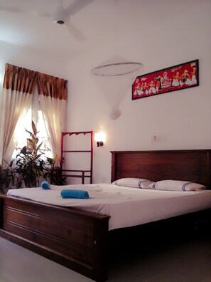 Deluxe Double Room, 4 Bedrooms, Smoking, Lagoon View | Desk, iron/ironing board, free WiFi - Hotel Lagoonvilla (Madampagama)