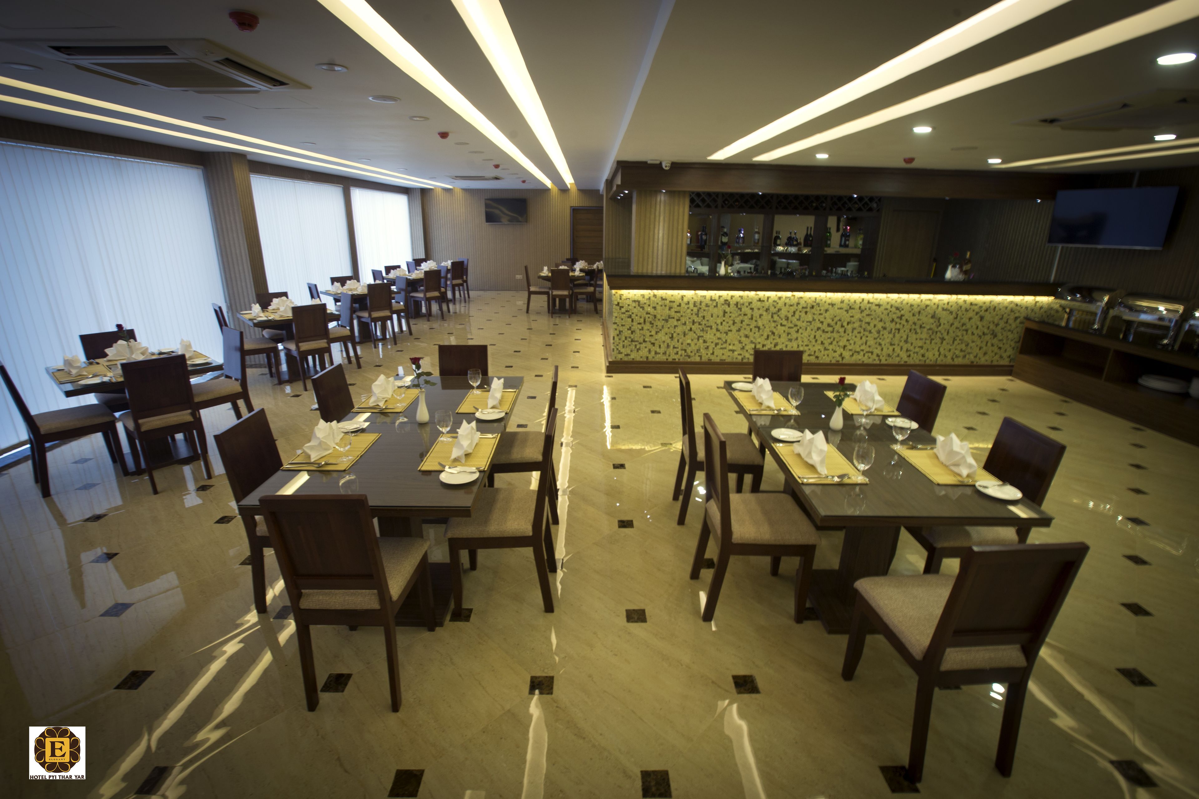 Breakfast, lunch, dinner served; international cuisine 