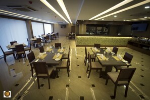 Breakfast, lunch, dinner served; international cuisine