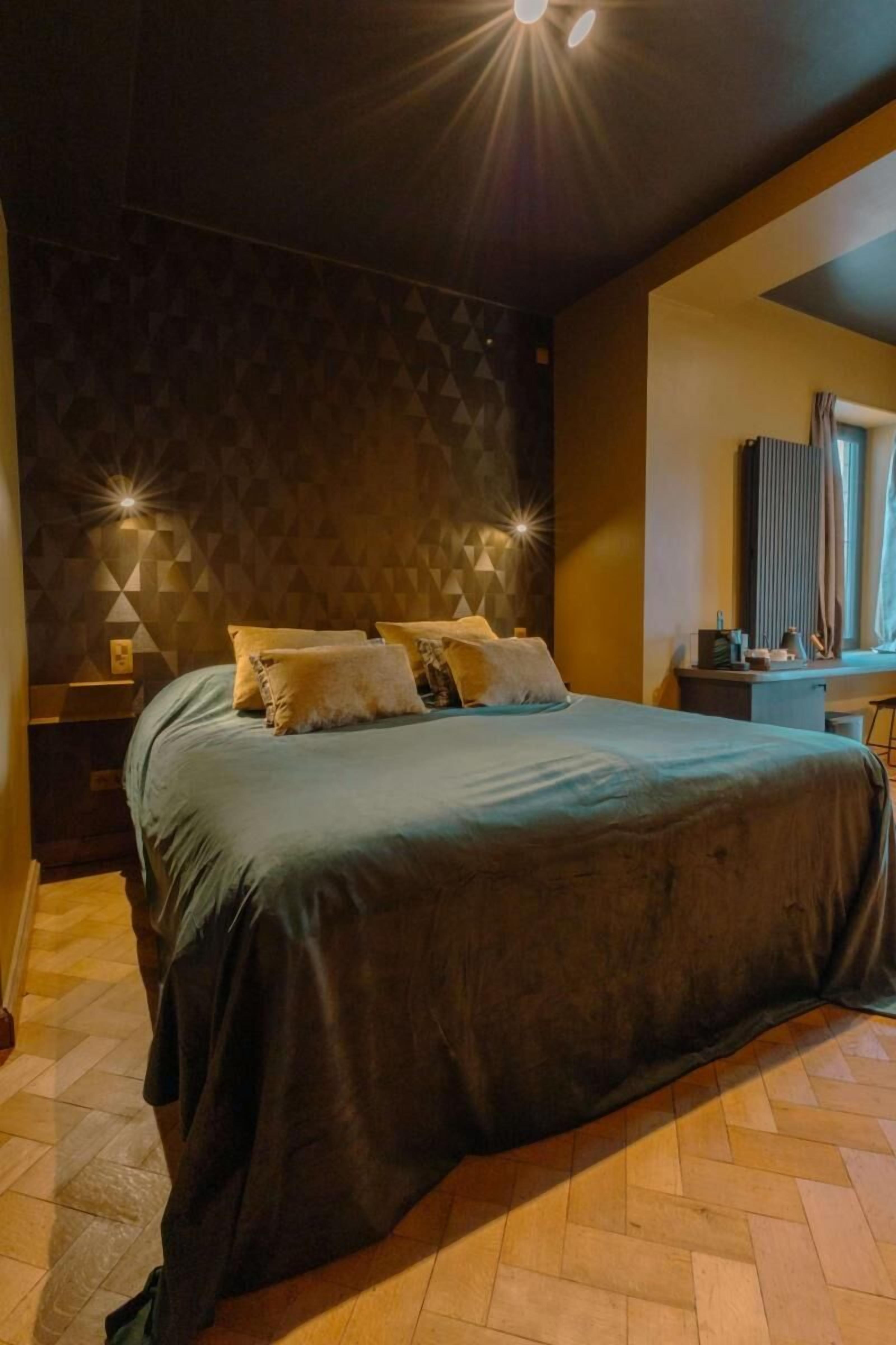 ห้องดับเบิล, วิวสวน (Mr Alan) | ผ้าปูที่นอนฝ้า  ยอียิปต์, เครื่องนอนระดับพรีเมียม, มินิบาร์ฟรีบางอย่าง