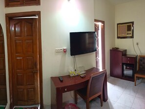 Habitación Deluxe doble, 1 cama de matrimonio, vistas a la ciudad | Edredones de plumas, colchones con acolchado adicional, caja fuerte