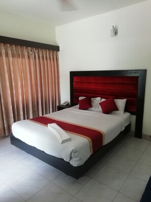 Deluxe Single Room | Down comforters, pillowtop beds, in-room safe, individually decorated - Hotel Skylink (Dhaka)