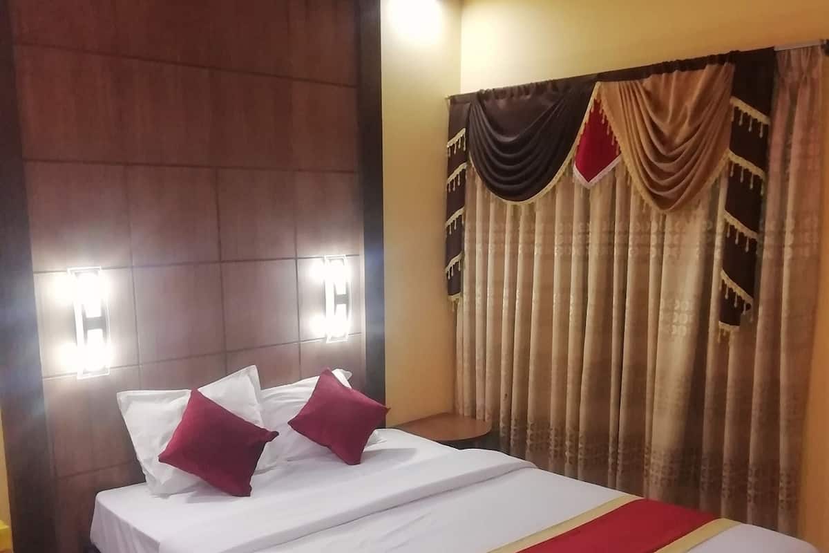 Deluxe Double Room, 1 Katil Ratu (Queen), City View | Gebar bulu kapas, tilam berlapik, peti besi dalam bilik