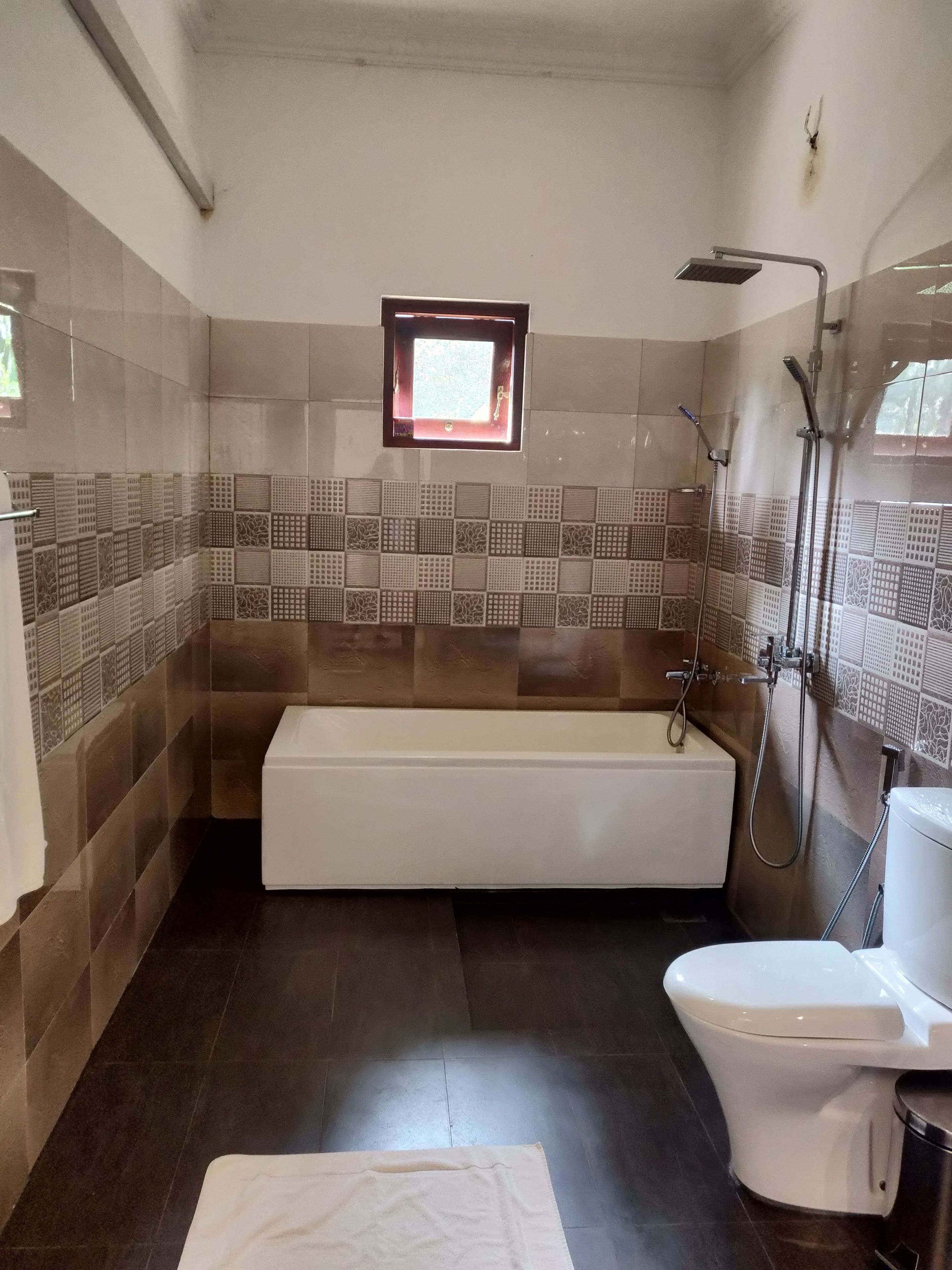 free toiletries, bidet, towels