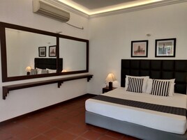 Apartment with 3 Bedrooms and Complimentary Airport Transfer | Minibar, in-room safe, desk, soundproofing