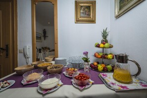 Free daily buffet breakfast