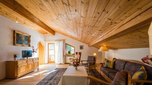Flat-screen TV - Aparthotel Fackler (Tegernsee)