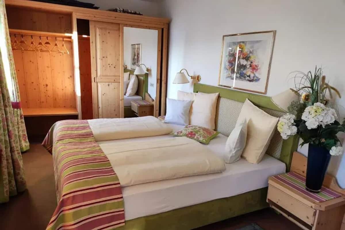 In-room safe, desk, free WiFi, bed sheets