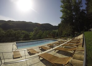 Outdoor pool, pool loungers - Convento di Acqua Premula (Sellano)